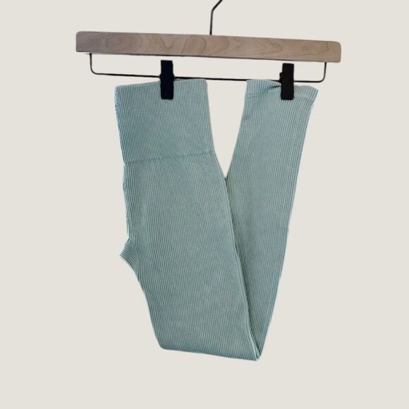 ✨3/$25✨ Forever 21 Seagram green workout leggings - Picture 1 of 3